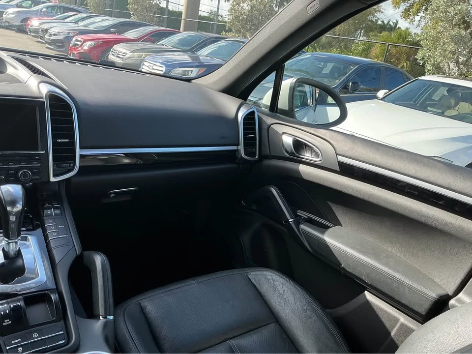 2014 Porsche 958 Cayenne - Image 16 of 17