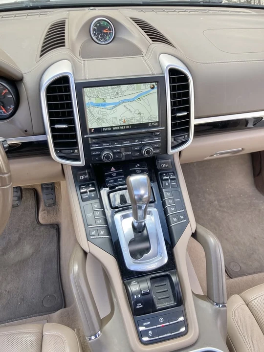 2014 Porsche 958 Cayenne - Image 13 of 17