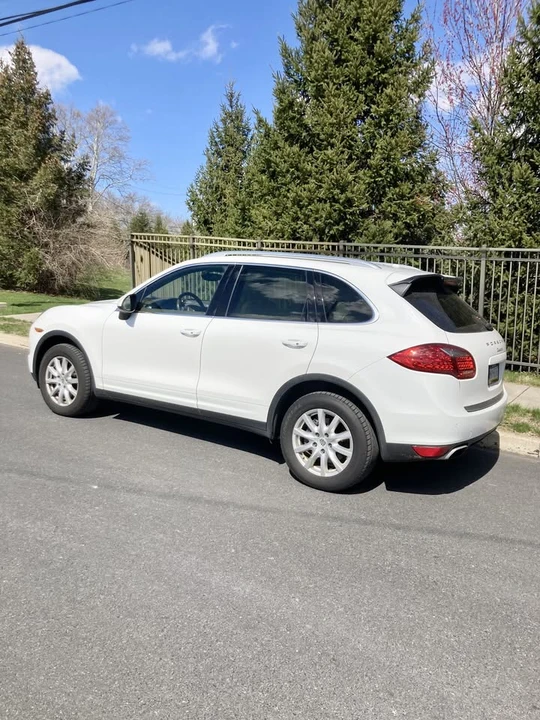 2014 Porsche 958 Cayenne - Image 2 of 17