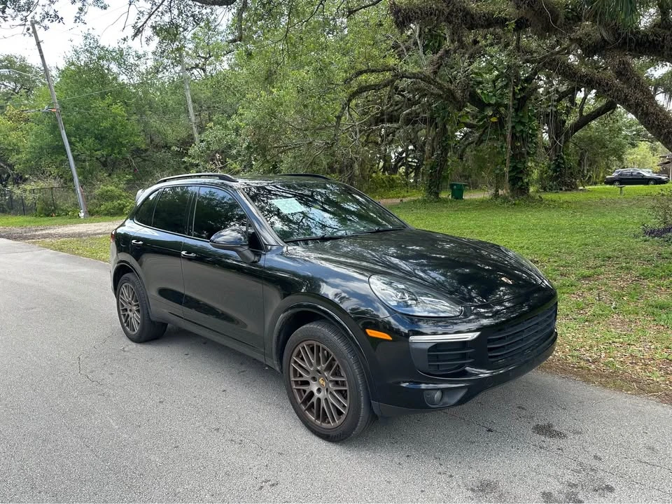 2014 Porsche 958 Cayenne - Image 2 of 9