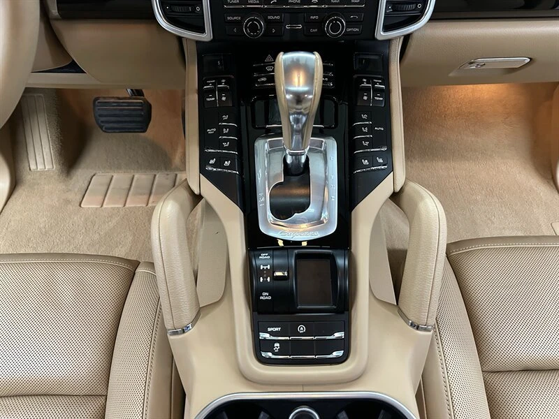 2014 Porsche 958 Cayenne - Image 17 of 20
