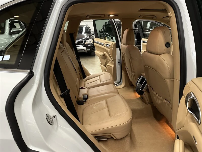 2014 Porsche 958 Cayenne - Image 12 of 20