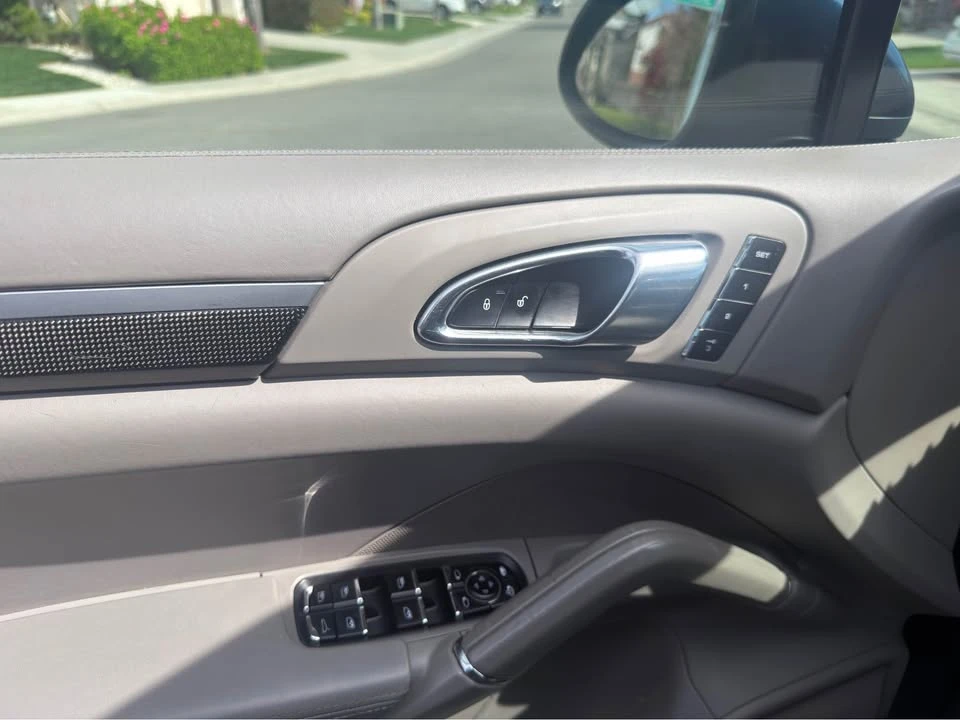 2014 Porsche 958 Cayenne - Image 8 of 17