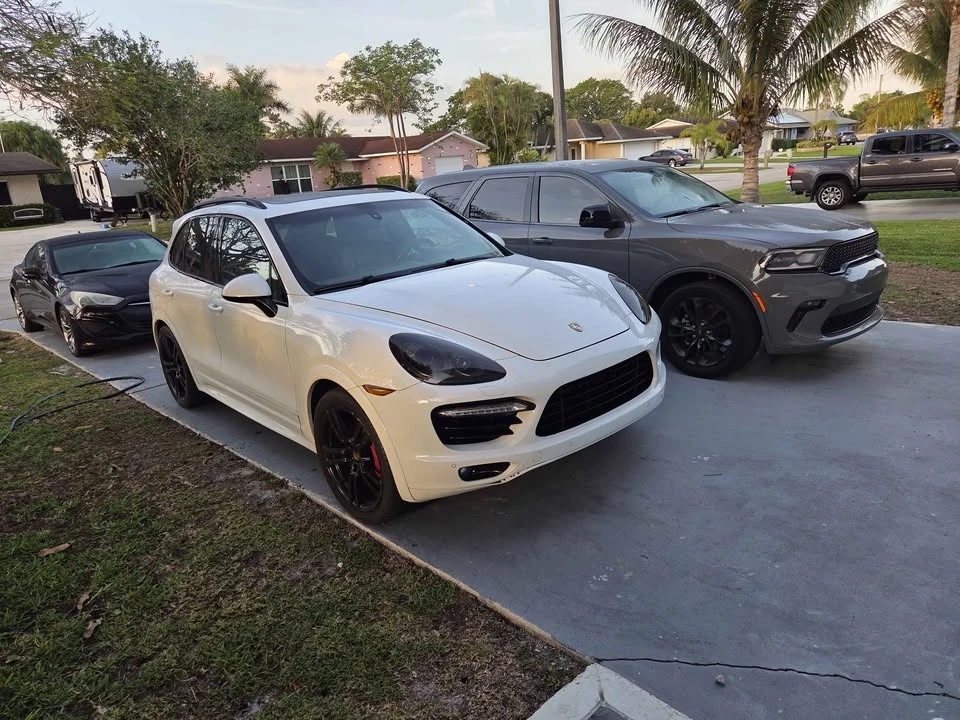 2014 Porsche 958 Cayenne Turbo - Image 2 of 15