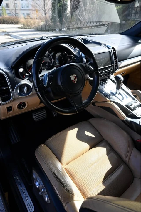 2014 Porsche 958 Cayenne Turbo - Image 6 of 17
