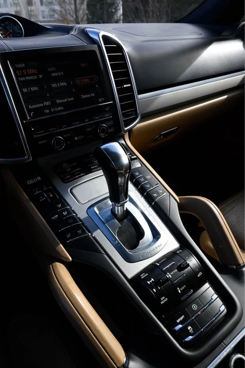 2014 Porsche 958 Cayenne Turbo - Image 9 of 17