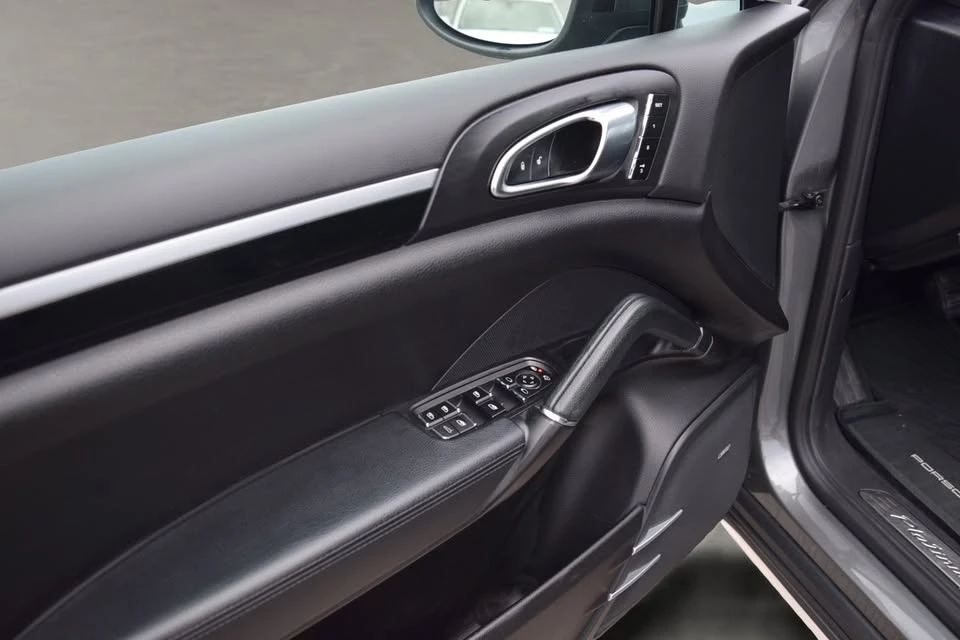 2014 Porsche 958 Cayenne - Image 16 of 19