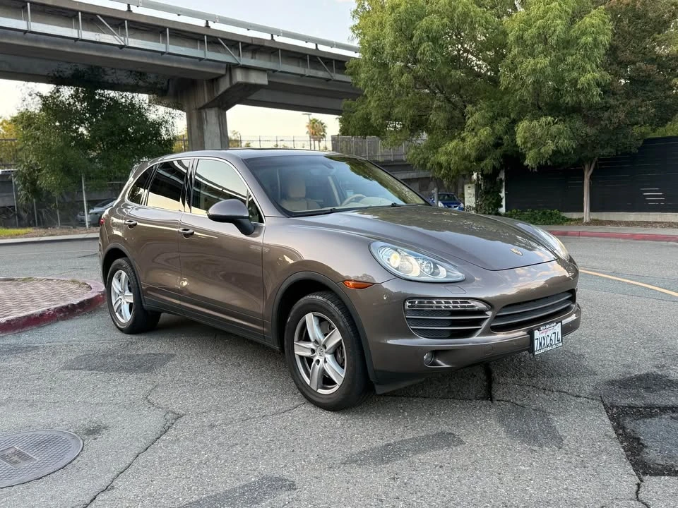 2014 Porsche 958 Cayenne - Image 2 of 18