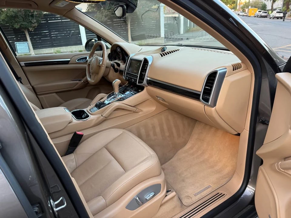 2014 Porsche 958 Cayenne - Image 10 of 18