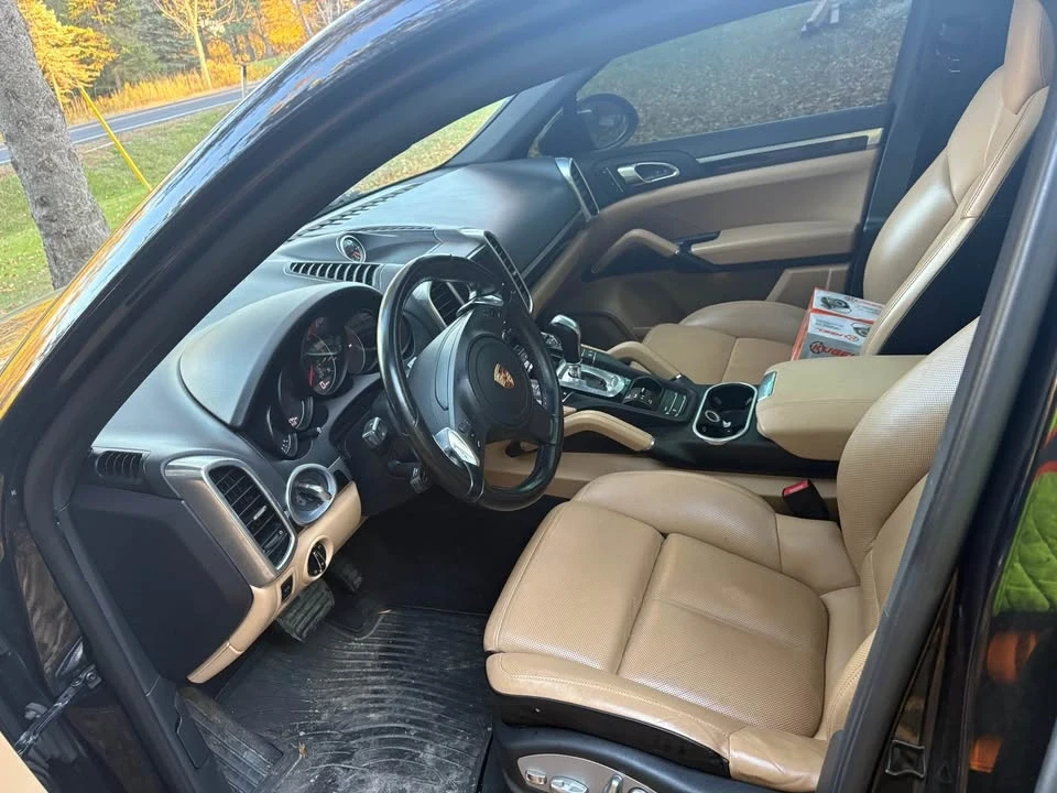 2014 Porsche 958 Cayenne - Image 2 of 8