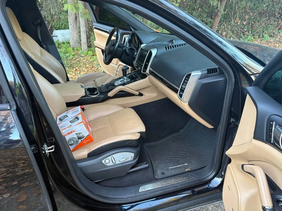 2014 Porsche 958 Cayenne - Image 3 of 8
