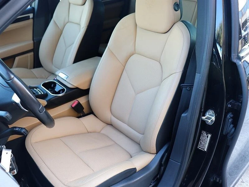 2014 Porsche 958 Cayenne - Image 10 of 20