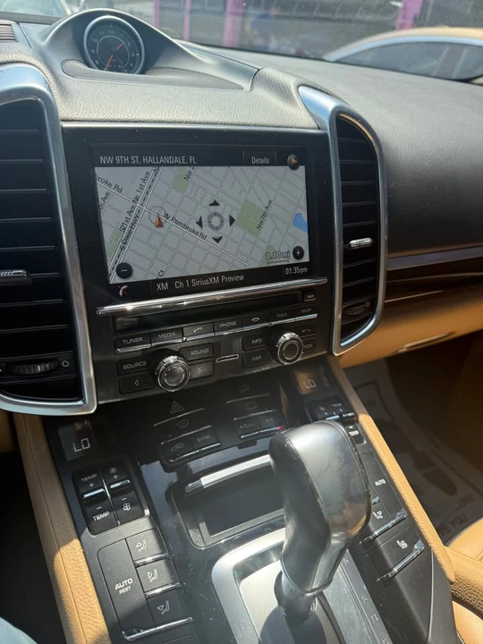 2014 Porsche 958 Cayenne - Image 10 of 17