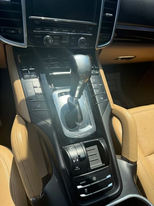2014 Porsche 958 Cayenne - Image 14 of 17