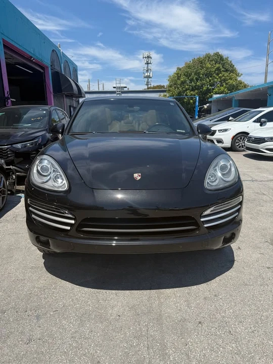 2014 Porsche 958 Cayenne - Image 2 of 17