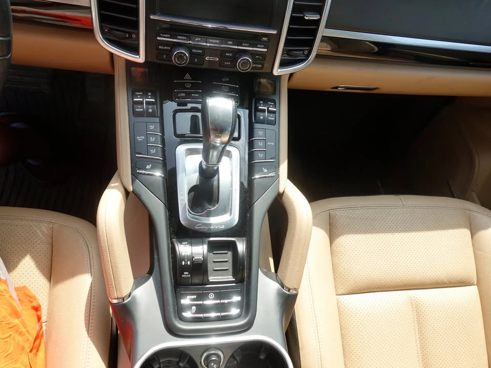 2014 Porsche Cayenne - Image 14 of 19