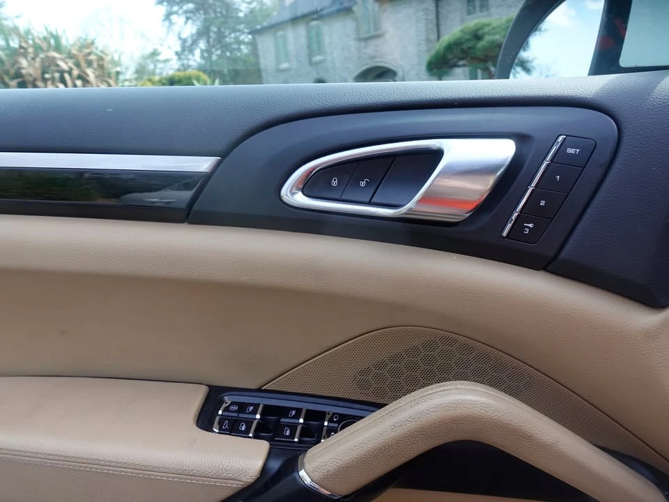 2014 Porsche Cayenne - Image 13 of 19
