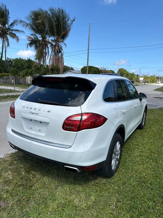 2014 Porsche 958 Cayenne S - Image 3 of 6