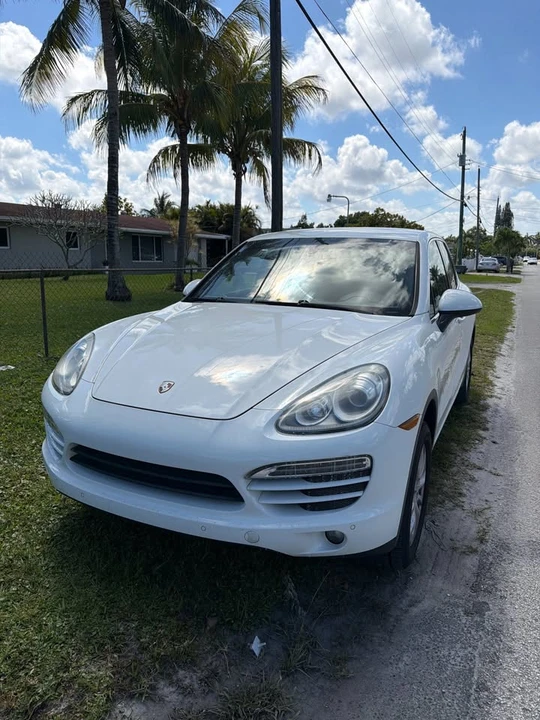 2014 Porsche 958 Cayenne S - Image 2 of 6