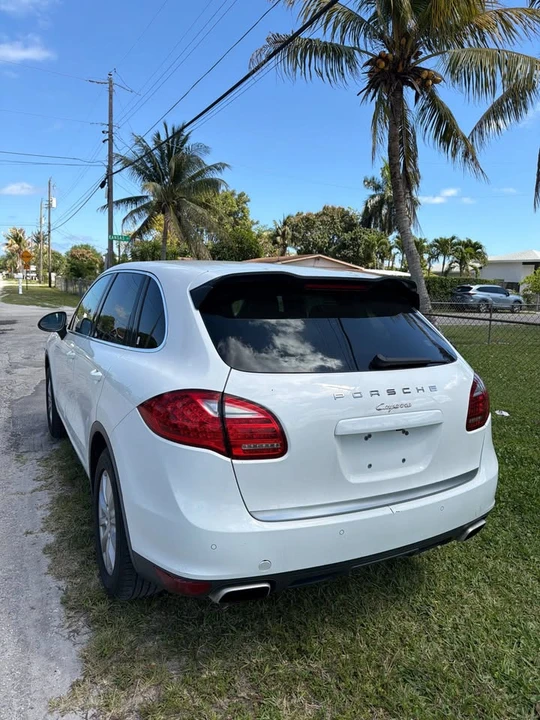 2014 Porsche 958 Cayenne S - Image 4 of 6