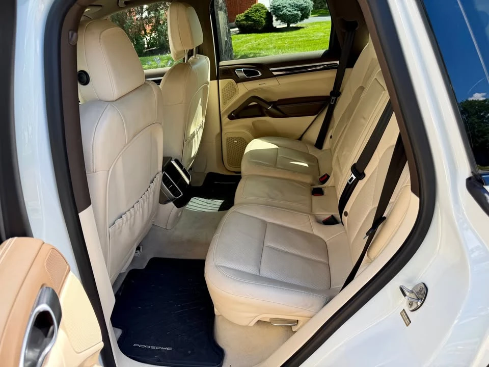 2014 Porsche 958 Cayenne S - Image 7 of 14