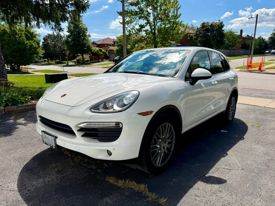 2014 Porsche 958 Cayenne S - Image 2 of 14