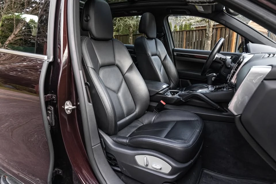 2014 Porsche 958 Cayenne S - Image 9 of 14