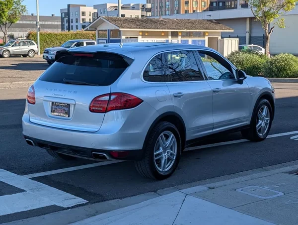 2014 Porsche 958 Cayenne S - Image 5 of 17