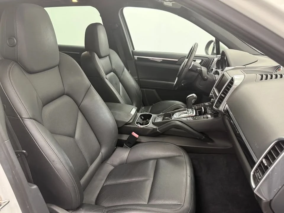 2014 Porsche 958 Cayenne S - Image 9 of 15