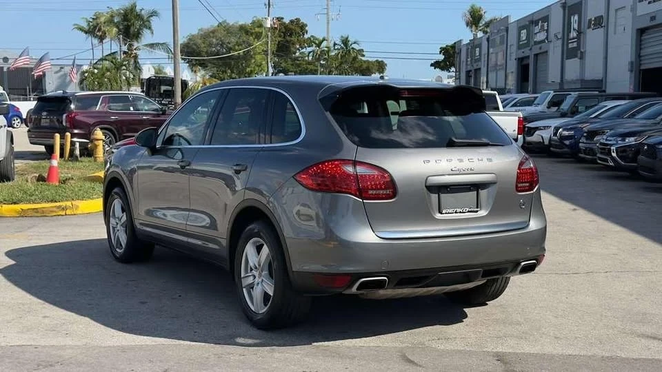 2014 Porsche 958 Cayenne - Image 9 of 20