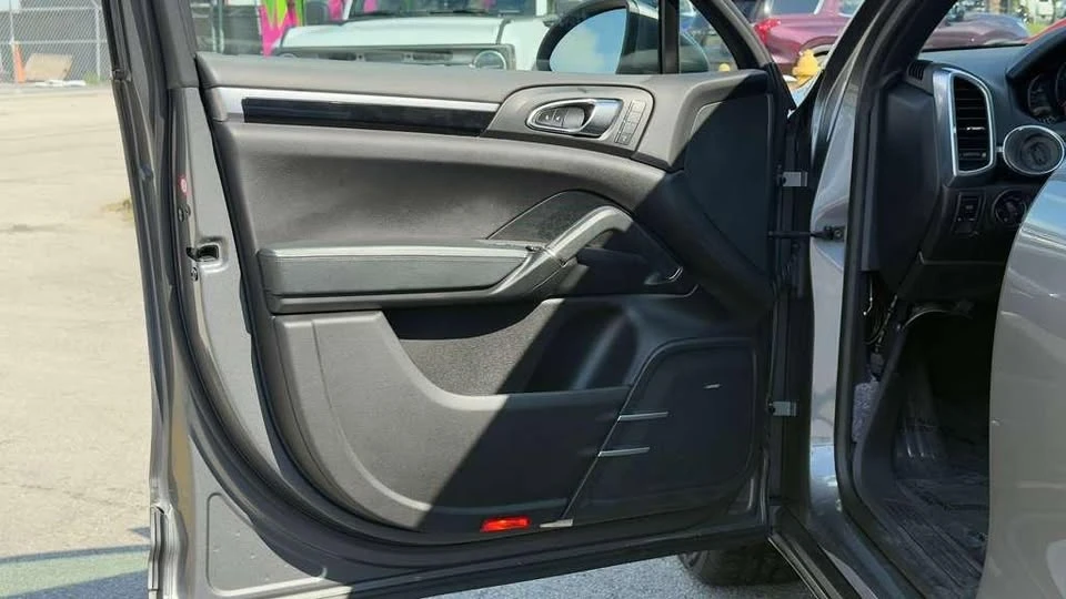 2014 Porsche 958 Cayenne - Image 12 of 20