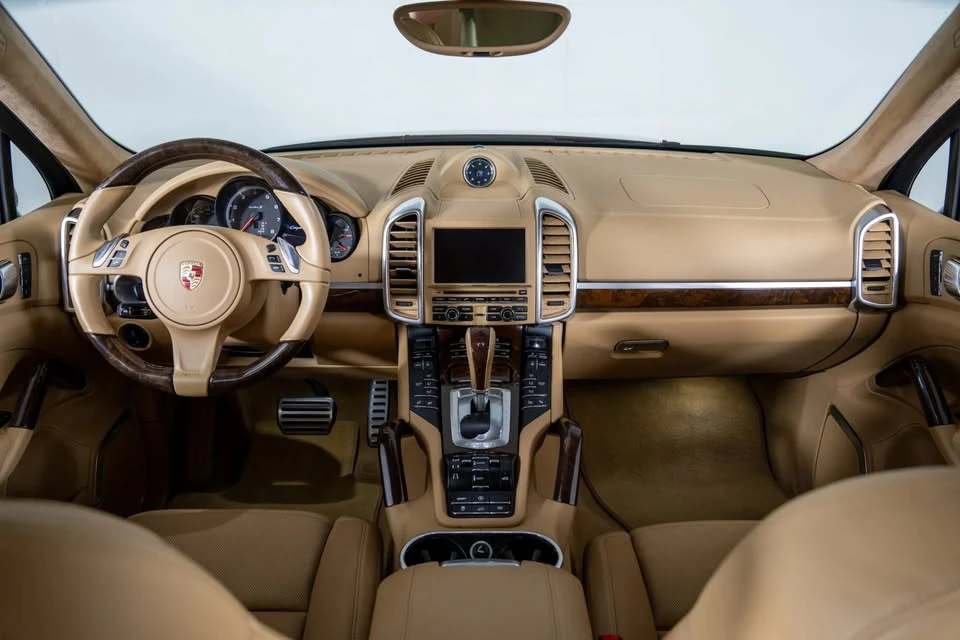 2014 Porsche 958 Cayenne Turbo S - Image 9 of 13