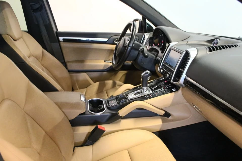 2014 Porsche 958 Cayenne - Image 4 of 9