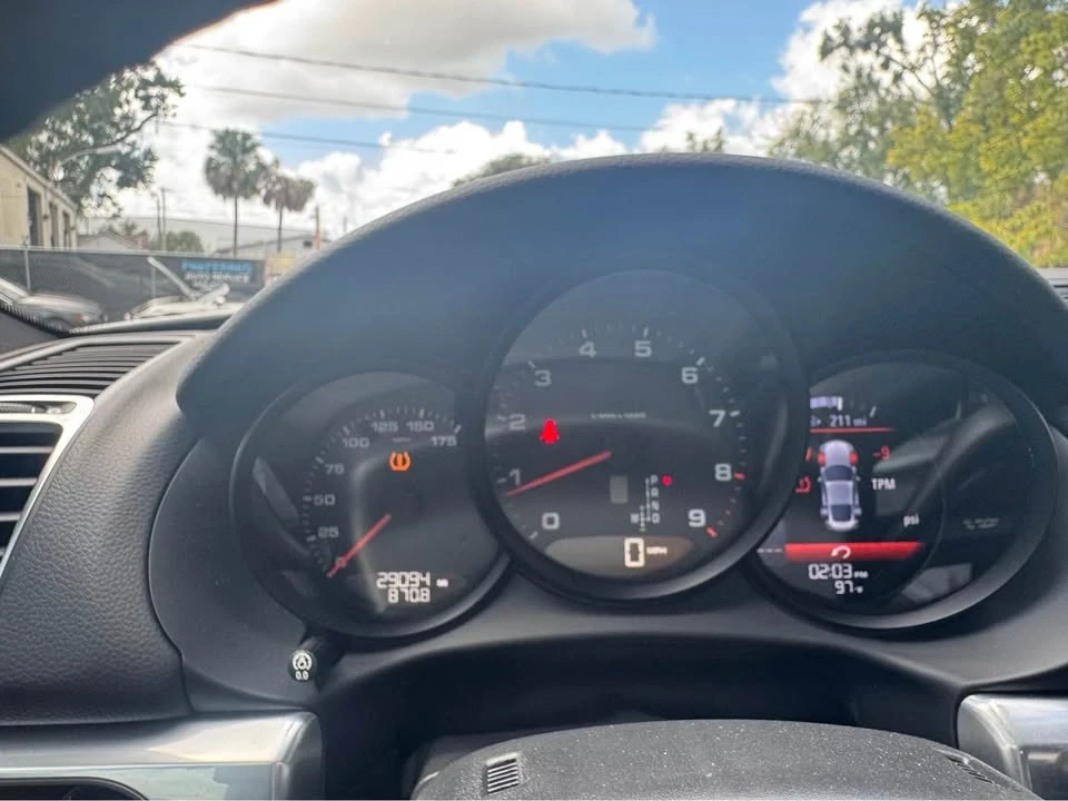 2014 Porsche 981 Cayman - Image 8 of 10