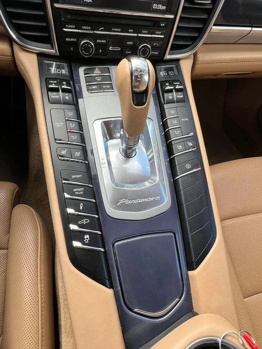 2014 Porsche 970 Panamera - Image 14 of 19
