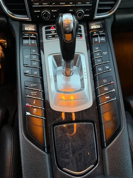2014 Porsche 970 Panamera - Image 17 of 19
