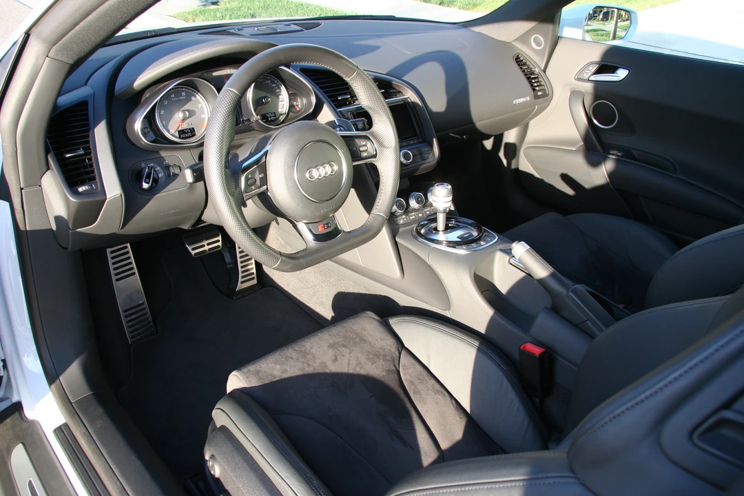 2014 Audi 42 R8 - Image 6 of 10