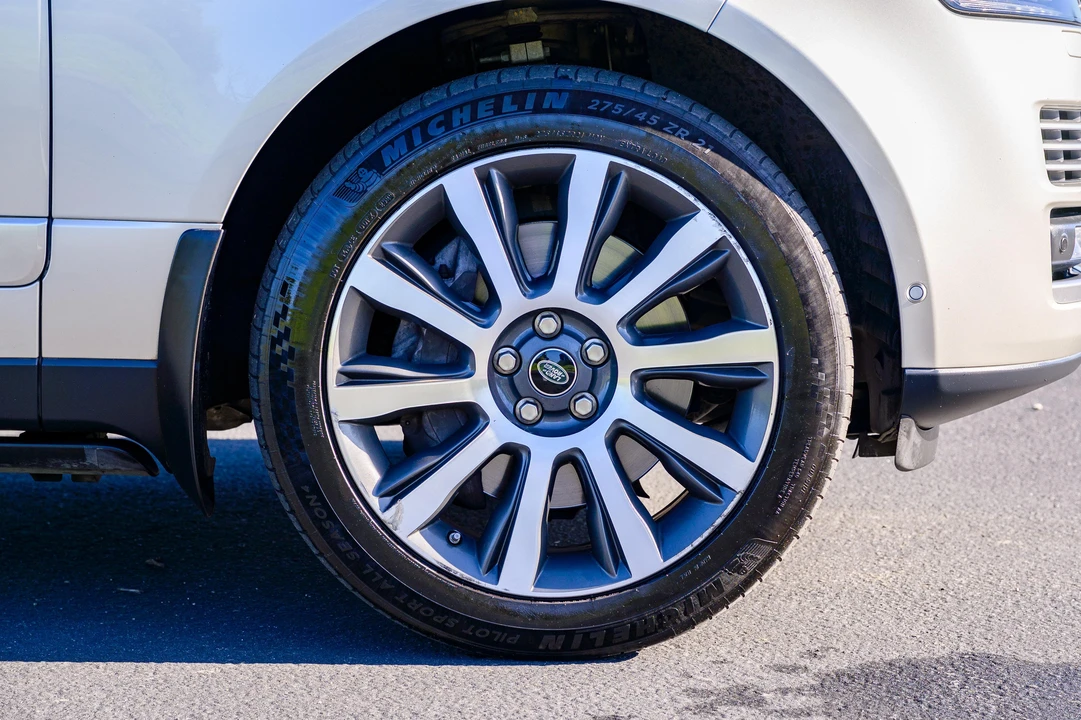 2014 Land Rover Range Rover L405 - Image 19 of 31