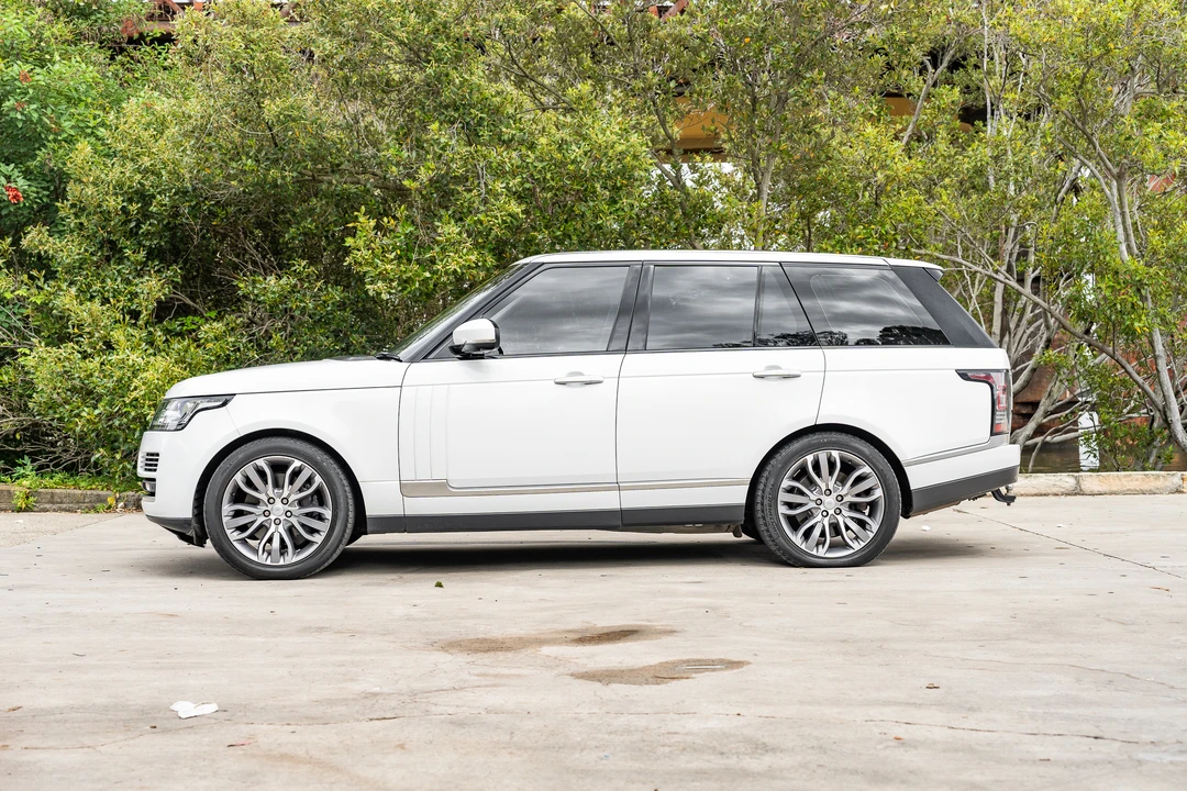 2014 Land Rover Range Rover L405 - Image 13 of 31