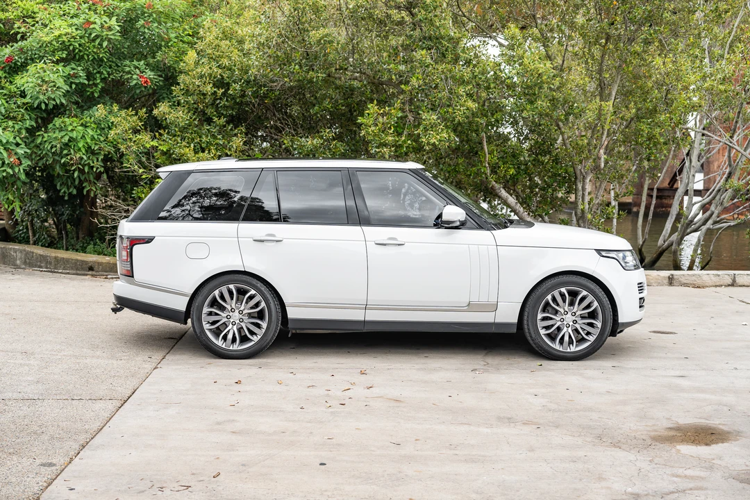 2014 Land Rover Range Rover L405 - Image 9 of 31