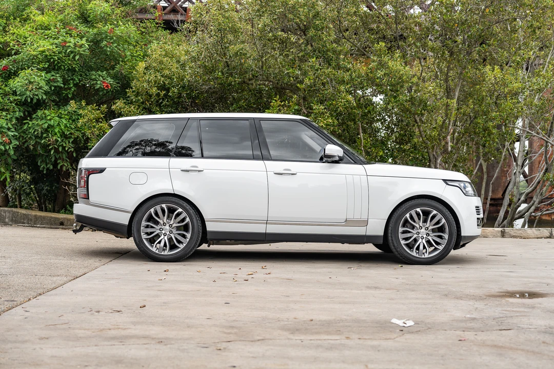 2014 Land Rover Range Rover L405 - Image 17 of 31