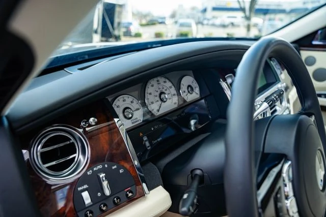 2014 Rolls-Royce Ghost 1st Gen - Image 24 of 31