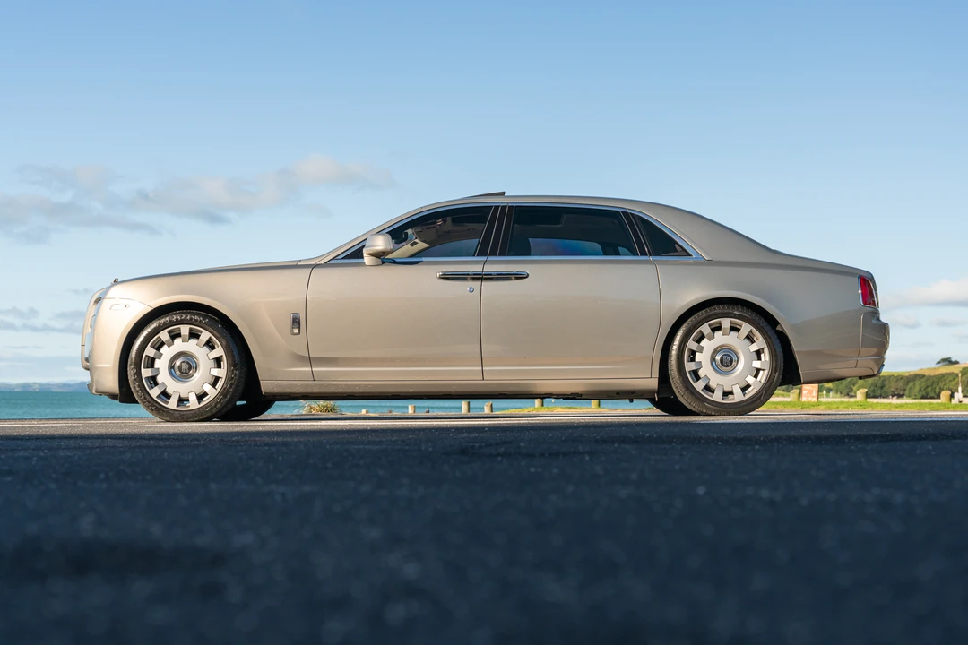 2014 Rolls-Royce Ghost 1st Gen - Image 14 of 31
