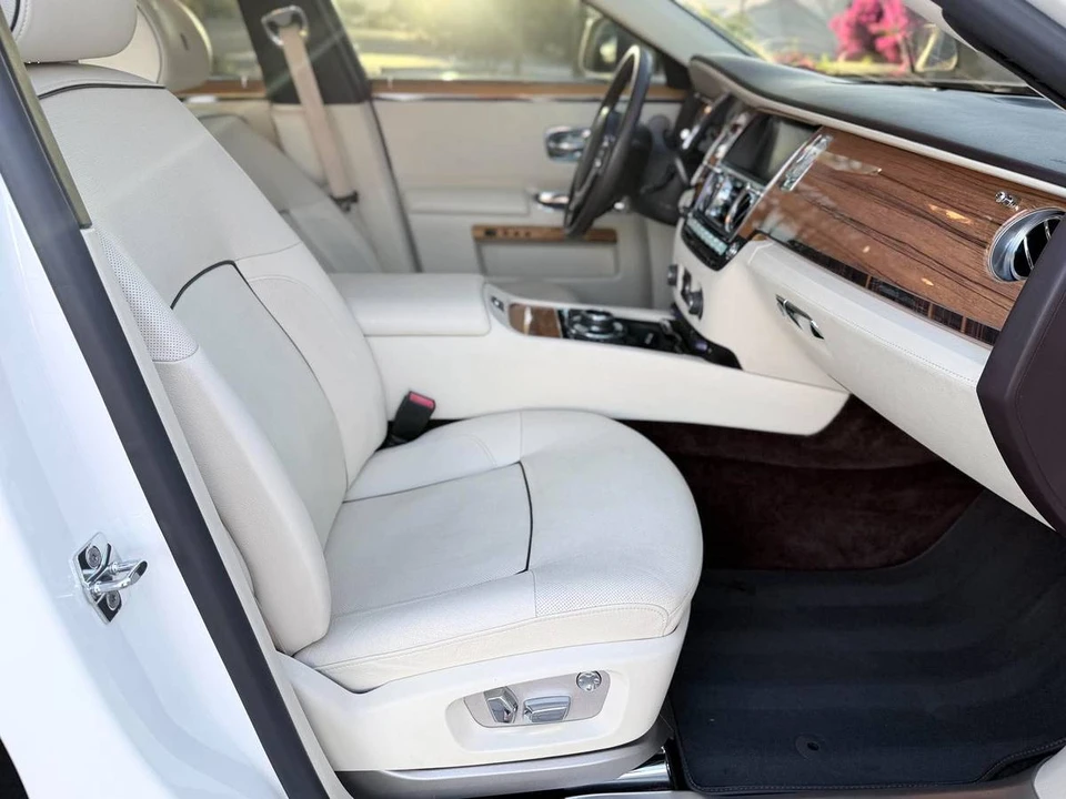2014 Rolls-Royce Ghost - Image 11 of 17