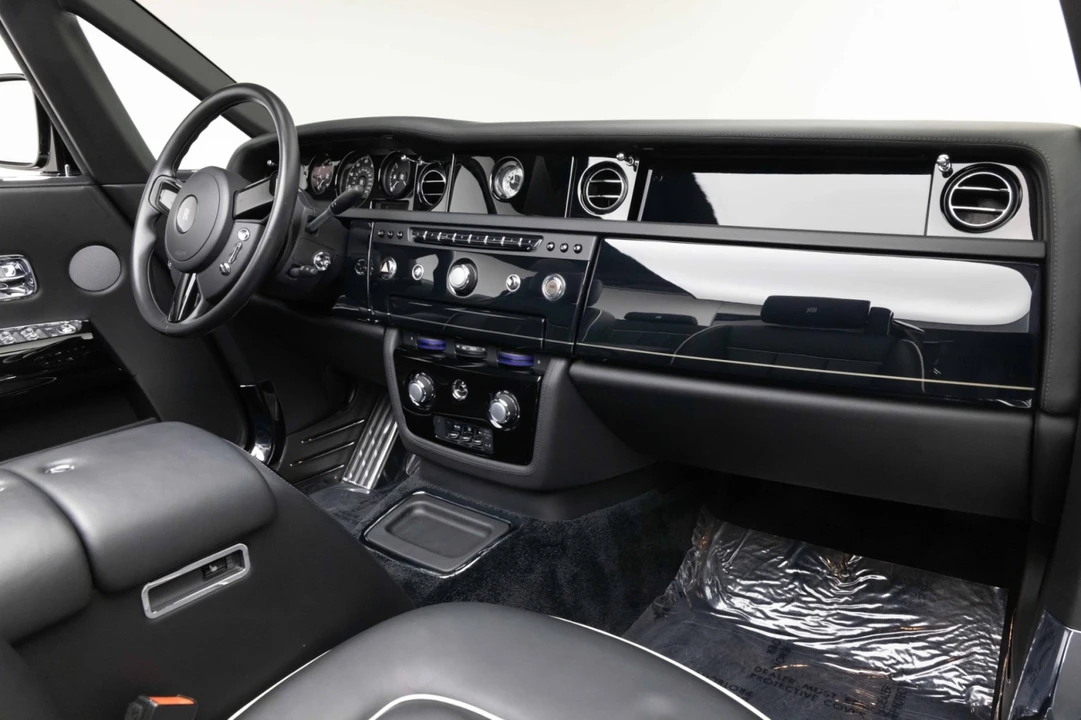 2014 Rolls-Royce Phantom VII - Image 2 of 31