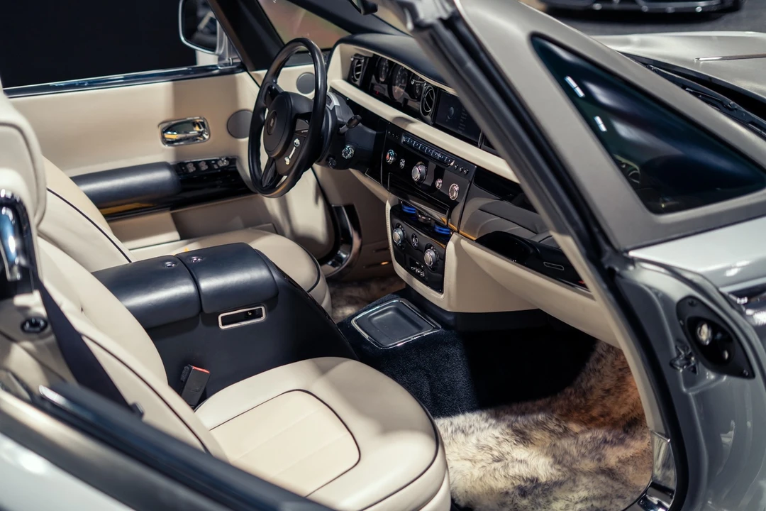 2014 Rolls-Royce Phantom VII - Image 2 of 31