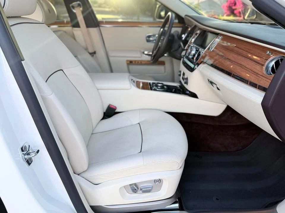 2014 Rolls-Royce Ghost 1st Gen - Image 12 of 17