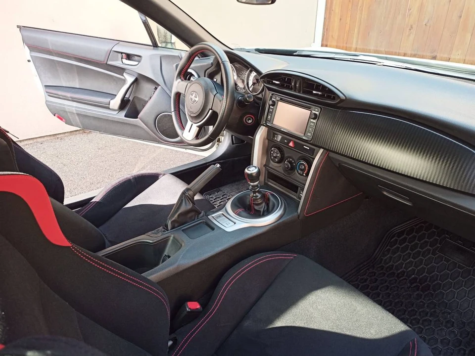 2014 Scion FR-S - Image 9 of 15