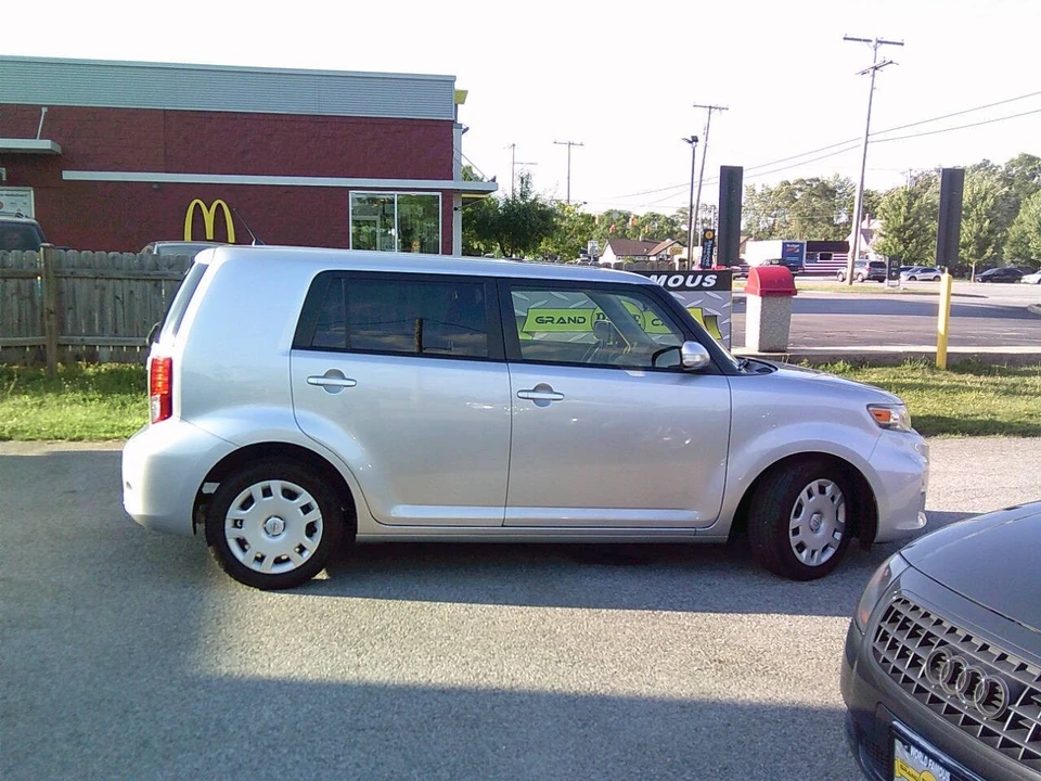 2014 Scion xB - Image 9 of 21