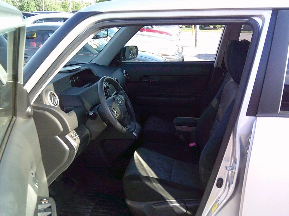2014 Scion xB - Image 16 of 21